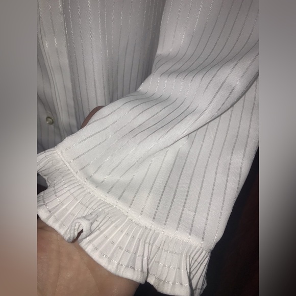 White shirt with buttons 
made by Lee original 
Size Large - Picture 4 of 5